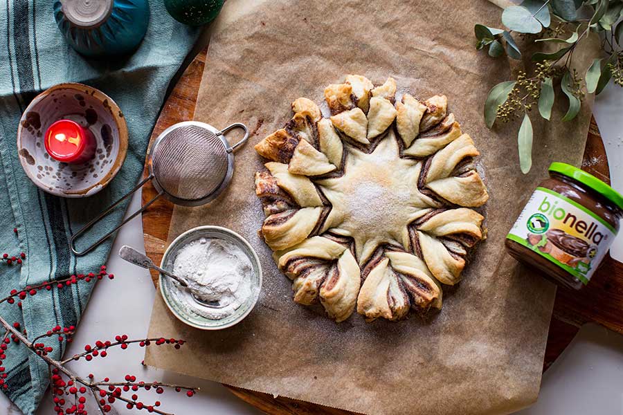 Vegan christmas star filled with chocolate